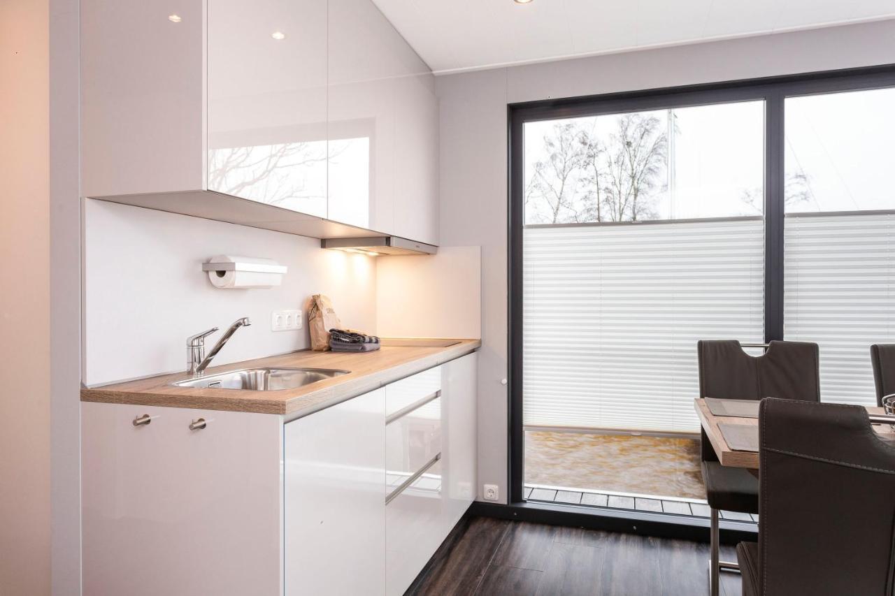 Welcome In - Houseboat 'Elysium' Met Eigen Aanlegsteiger Sneek - Offingawier 외부 사진