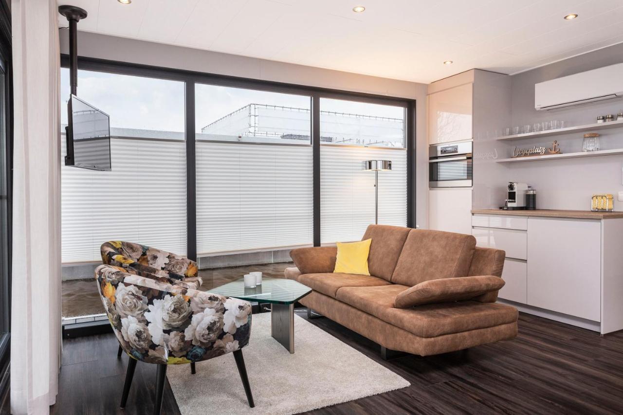 Welcome In - Houseboat 'Elysium' Met Eigen Aanlegsteiger Sneek - Offingawier 외부 사진