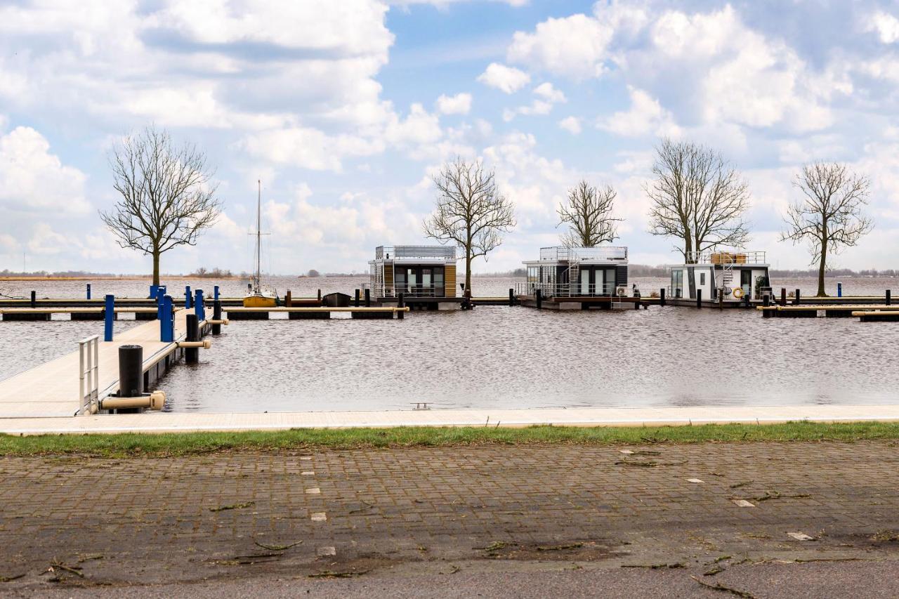 Welcome In - Houseboat 'Elysium' Met Eigen Aanlegsteiger Sneek - Offingawier 외부 사진