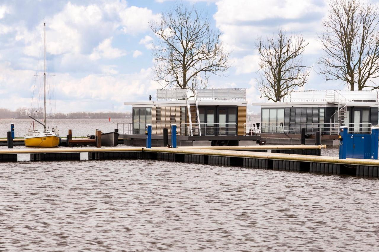 Welcome In - Houseboat 'Elysium' Met Eigen Aanlegsteiger Sneek - Offingawier 외부 사진