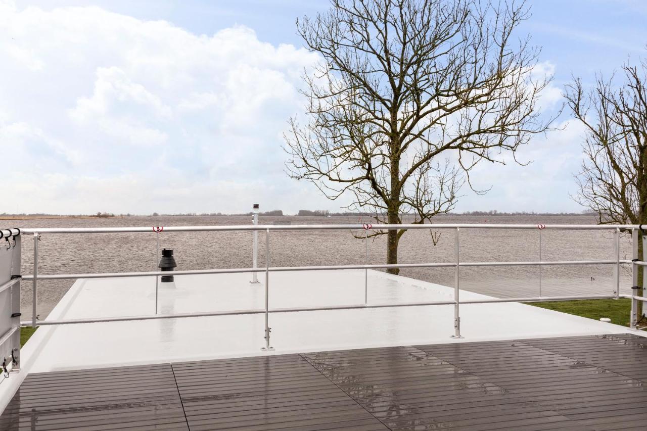 Welcome In - Houseboat 'Elysium' Met Eigen Aanlegsteiger Sneek - Offingawier 외부 사진