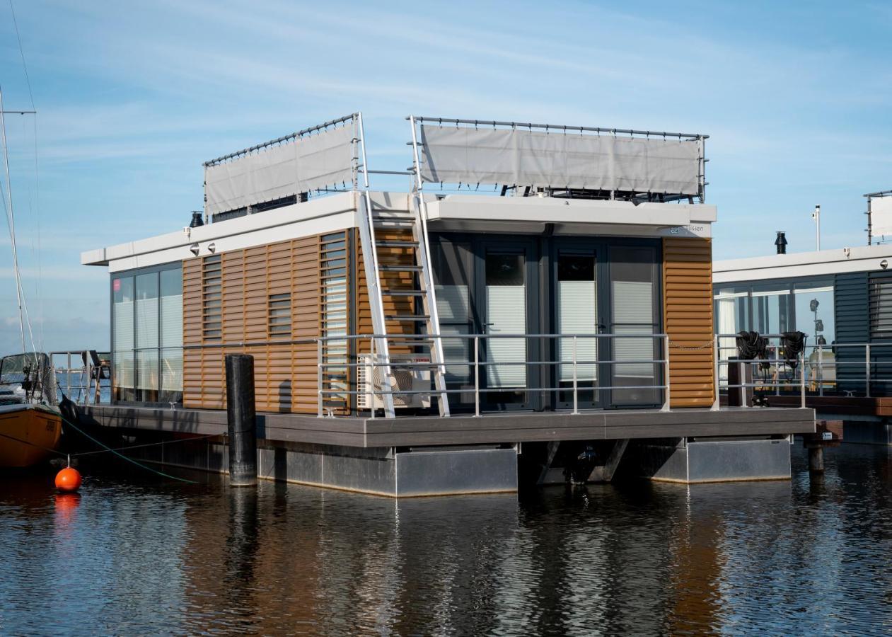 Welcome In - Houseboat 'Elysium' Met Eigen Aanlegsteiger Sneek - Offingawier 외부 사진