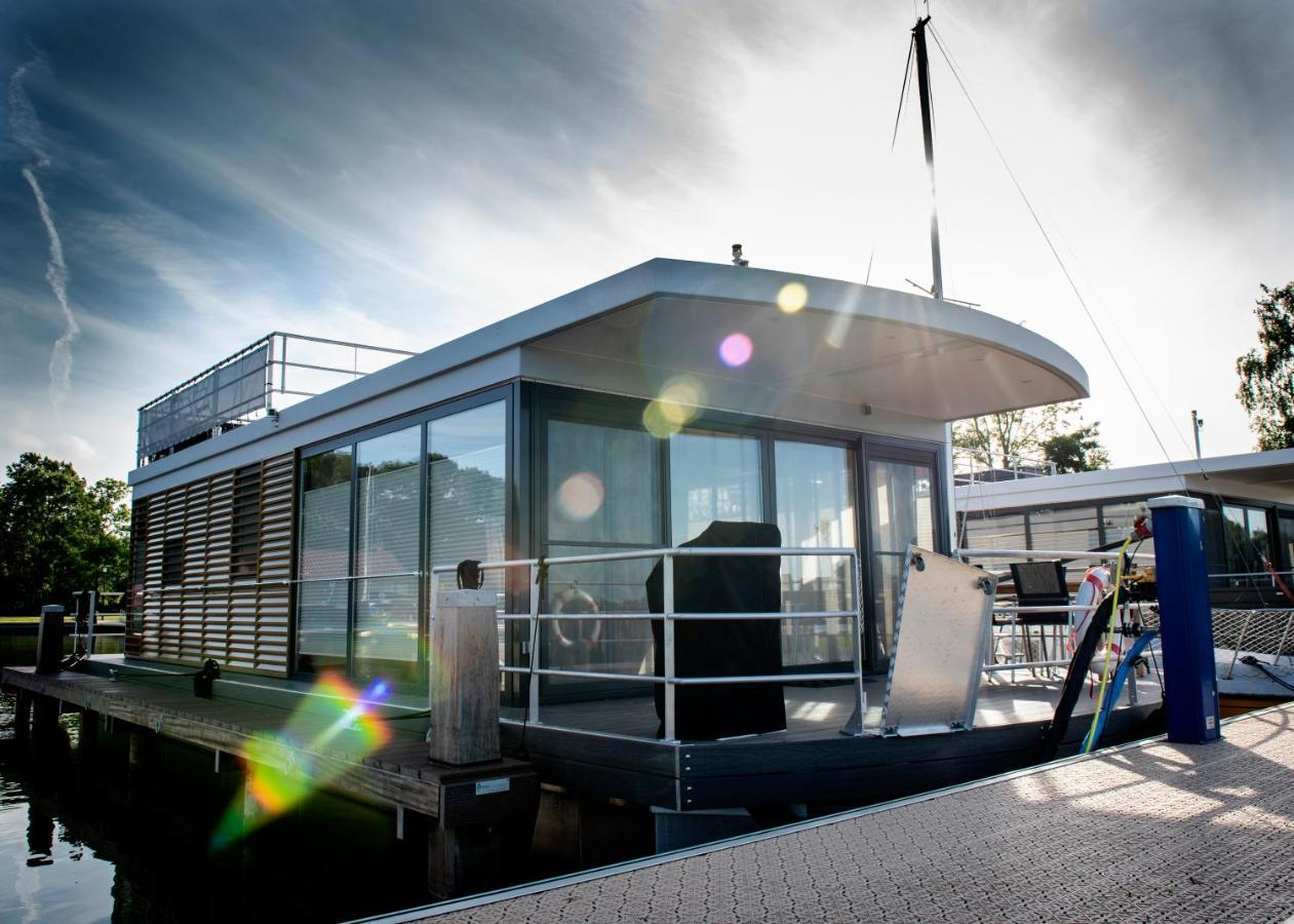 Welcome In - Houseboat 'Elysium' Met Eigen Aanlegsteiger Sneek - Offingawier 외부 사진