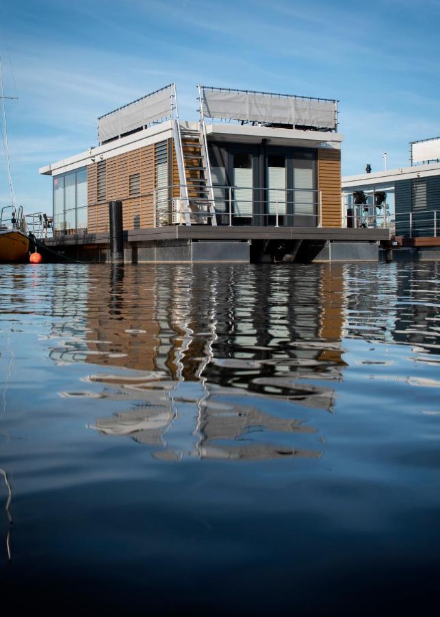 Welcome In - Houseboat 'Elysium' Met Eigen Aanlegsteiger Sneek - Offingawier 외부 사진
